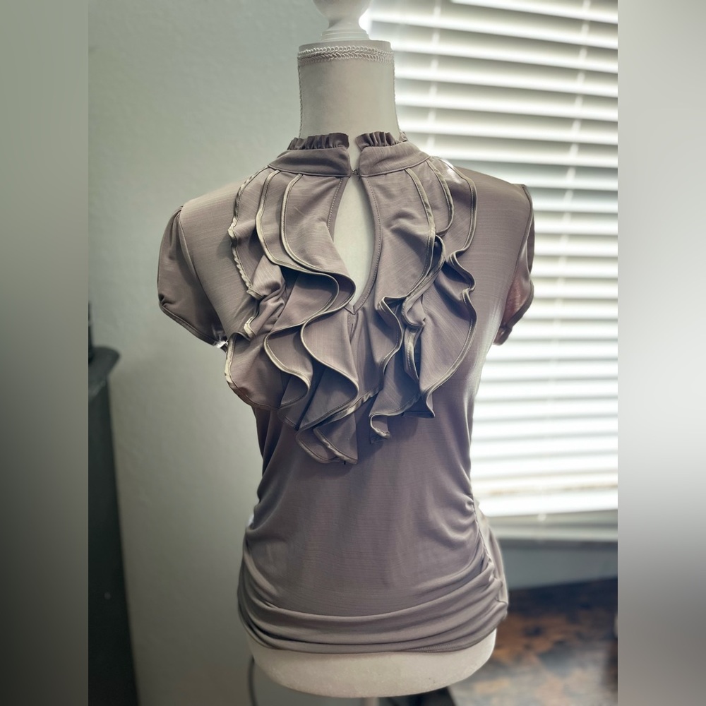 Ruffle top with choker-neck